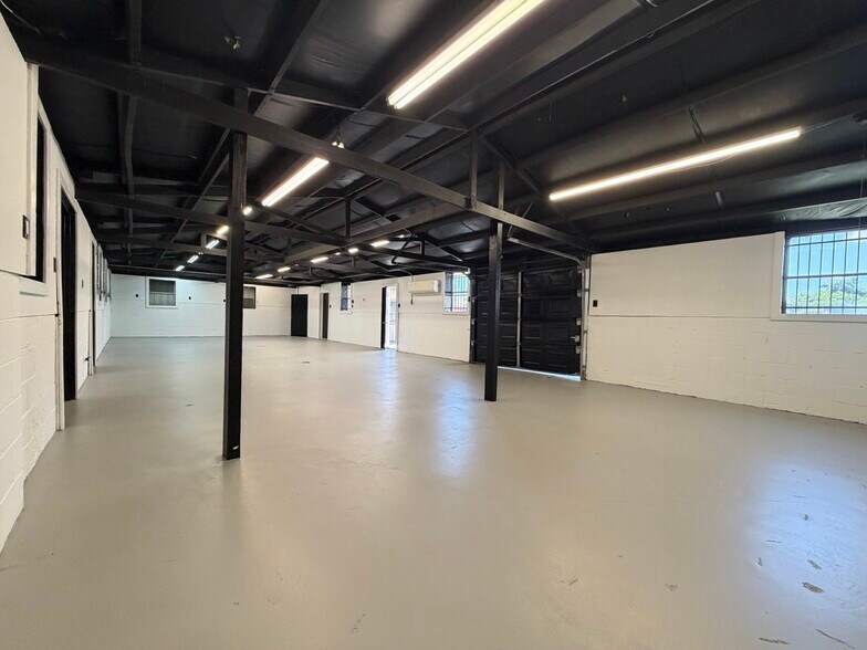 More Photos Of 4038 Hartley St, Charlotte Flex For Lease