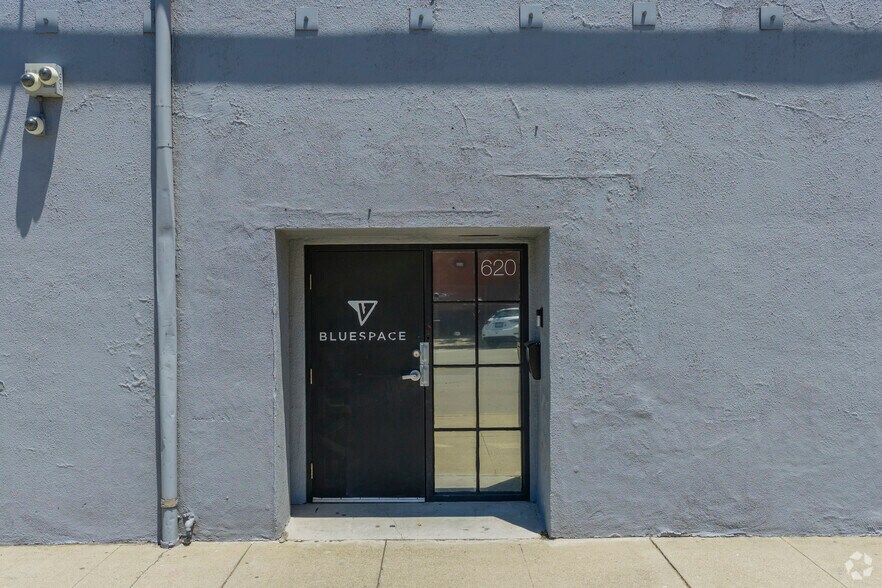 More Photos Of 620 3rd St, Oakland Light Distribution For Lease