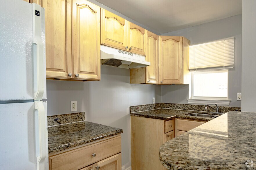 More Photos Of 900-902 SE 1st St, Pompano Beach Apartments For Sale
