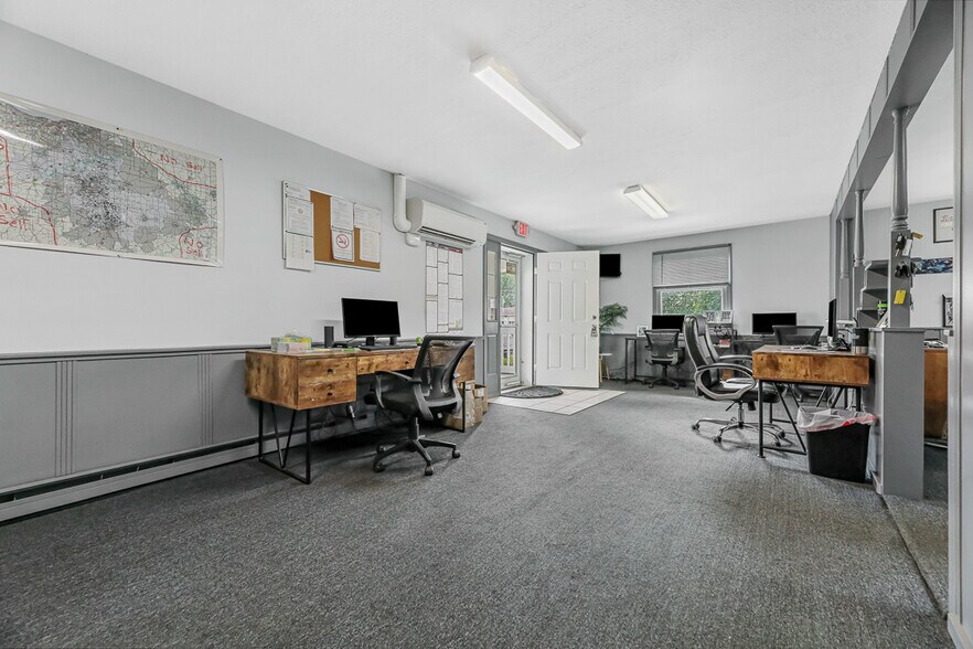 More Photos Of 13390 Ravenna Ave NE, Hartville Flex For Sale