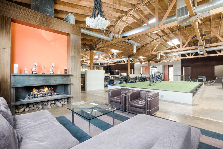 More Photos Of 2210 Broadway, Santa Monica Loft Creative Space For Lease
