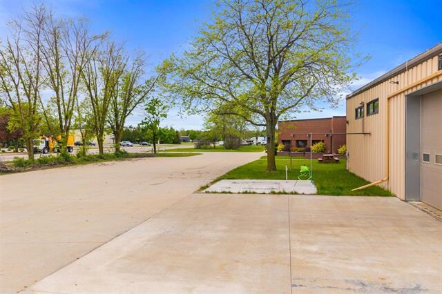 More Photos Of 4848 Industrial Park Dr, Stevens Point Warehouse For Sale