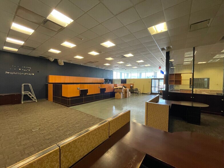 More Photos Of 9300 Blue Ridge Blvd, Kansas City Bank For Sale