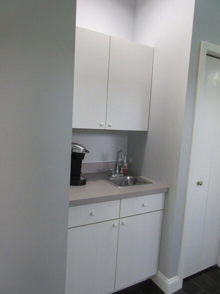 More Photos Of 1803 Whites Rd, Kalamazoo Office For Lease