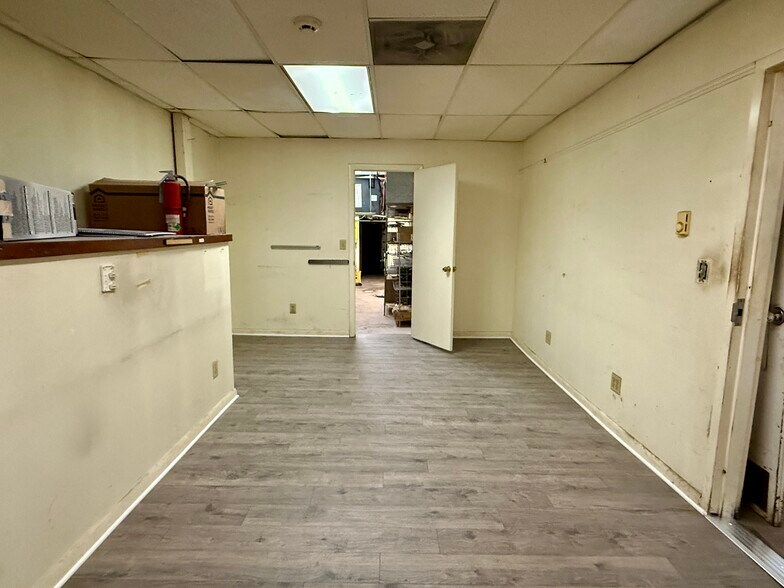 More Photos Of 33 N Washington St, Berkeley Springs Restaurant For Sale