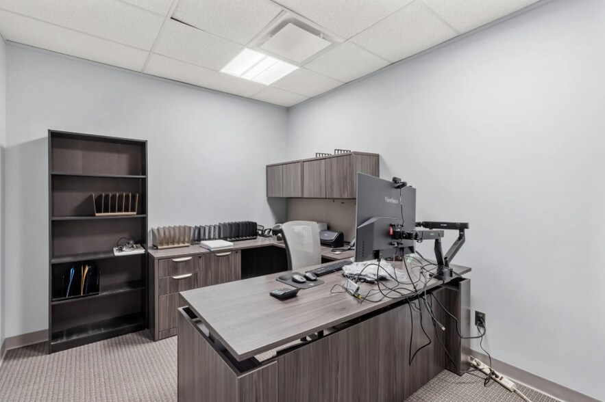 More Photos Of 3155 W big beaver Rd, Troy Office For Lease