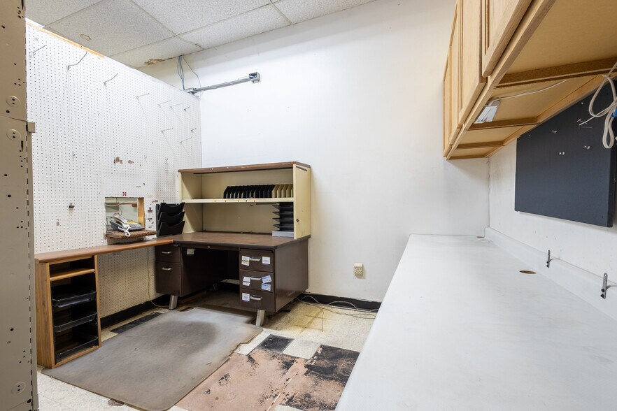 More Photos Of 2313 13th, Columbus General Retail For Sale