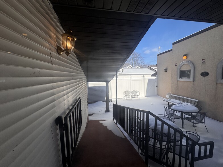 More Photos Of 1705 Columbus Ave, Bay City Restaurant For Sale