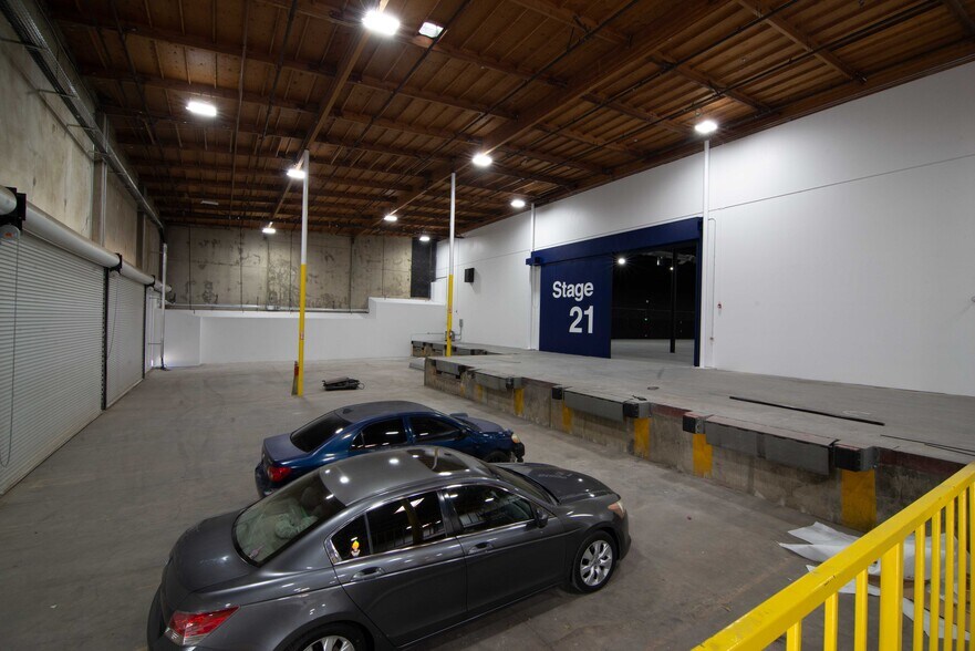 More Photos Of 13207 Bradley Ave, Sylmar Distribution For Lease