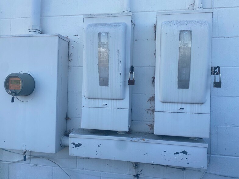 More Photos Of 5510 W Broad St, Richmond Freestanding For Sale