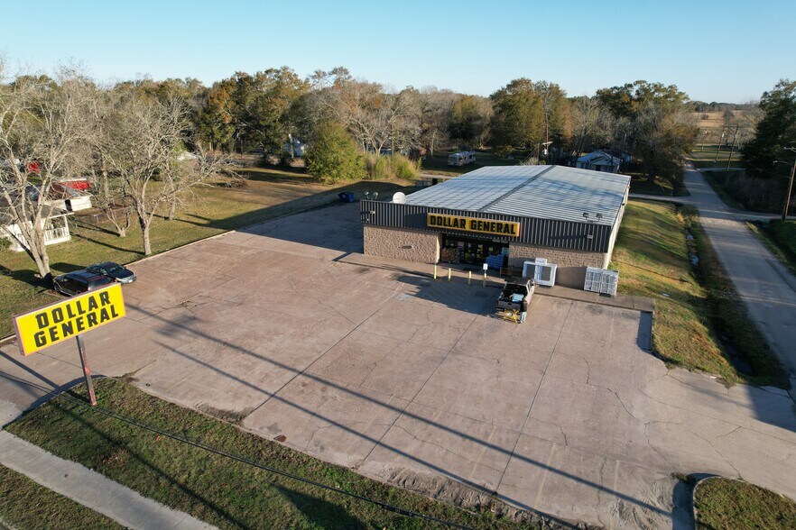 More Photos Of 381 E 1st St, Groveton Freestanding For Sale