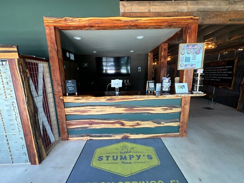 More Photos Of 201 E Center St, Tarpon Springs Bar For Lease