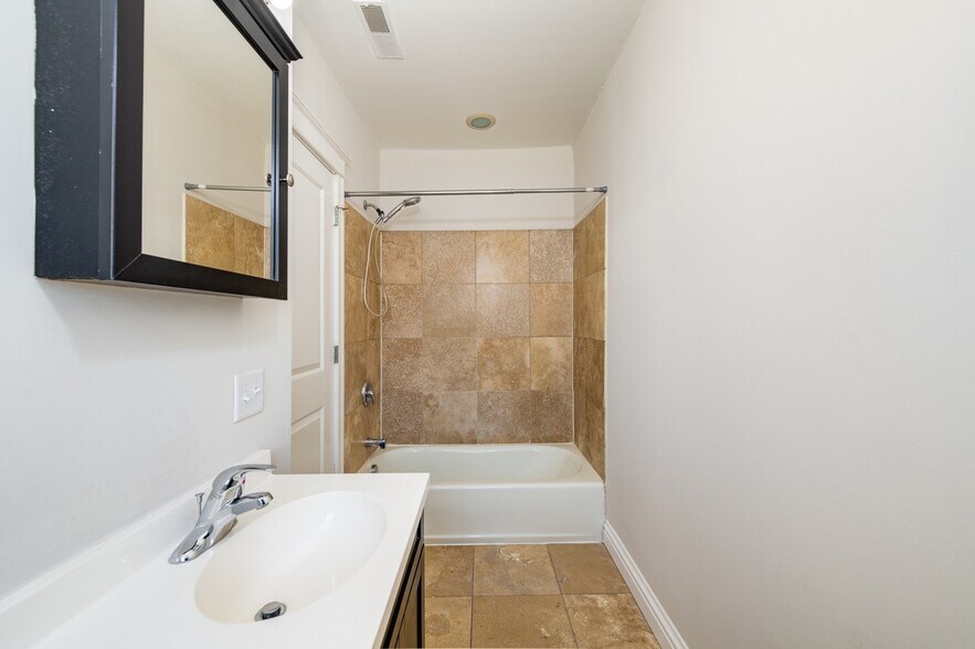 More Photos Of 1014-38 Oakview Pl, Saint Louis Apartments For Sale