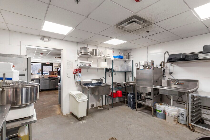 More Photos Of 8 Somersworth Plz, Somersworth Storefront For Sale