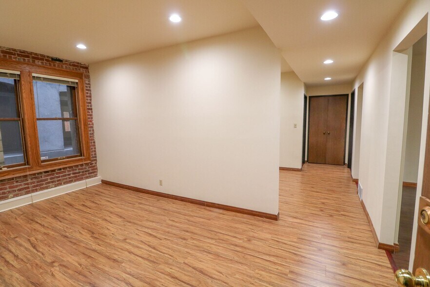 More Photos Of 619-623 S Olive St, Los Angeles Loft Creative Space For Lease