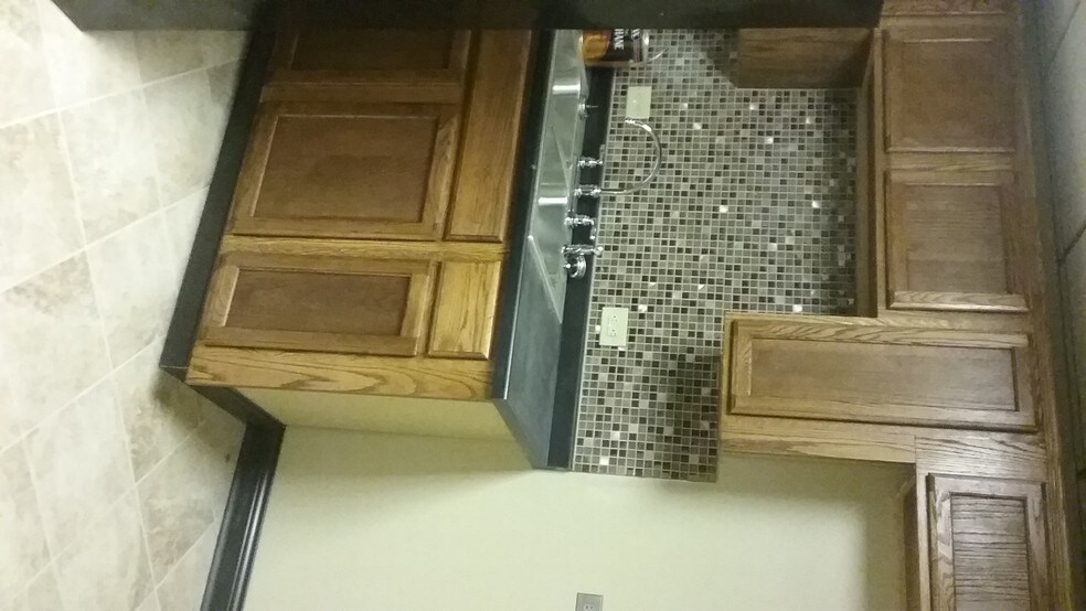 More Photos Of 600 Clifty St, Somerset Office For Lease