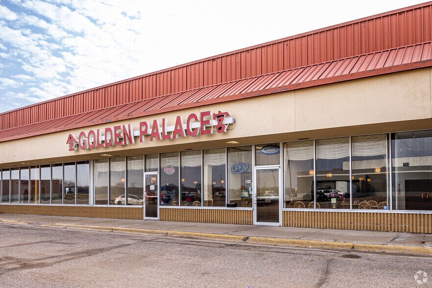 More Photos Of 1605 1st St S, Willmar Storefront For Lease