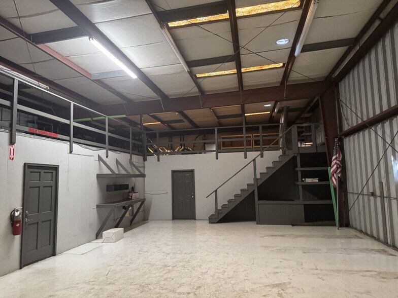 More Photos Of 1226 Fremaux Ave, Slidell Distribution For Lease