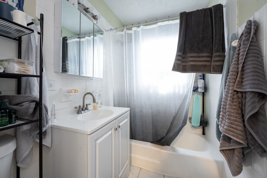 More Photos Of 726 W Roy Dr, Villa Park Apartments For Sale