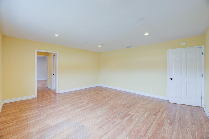 More Photos Of 359 10th St, West Palm Beach Storefront Retail Office For Sale