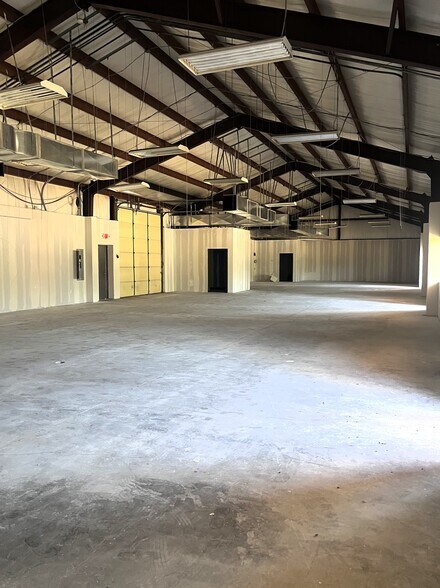 More Photos Of 200 S Main, Blanchard General Retail For Lease