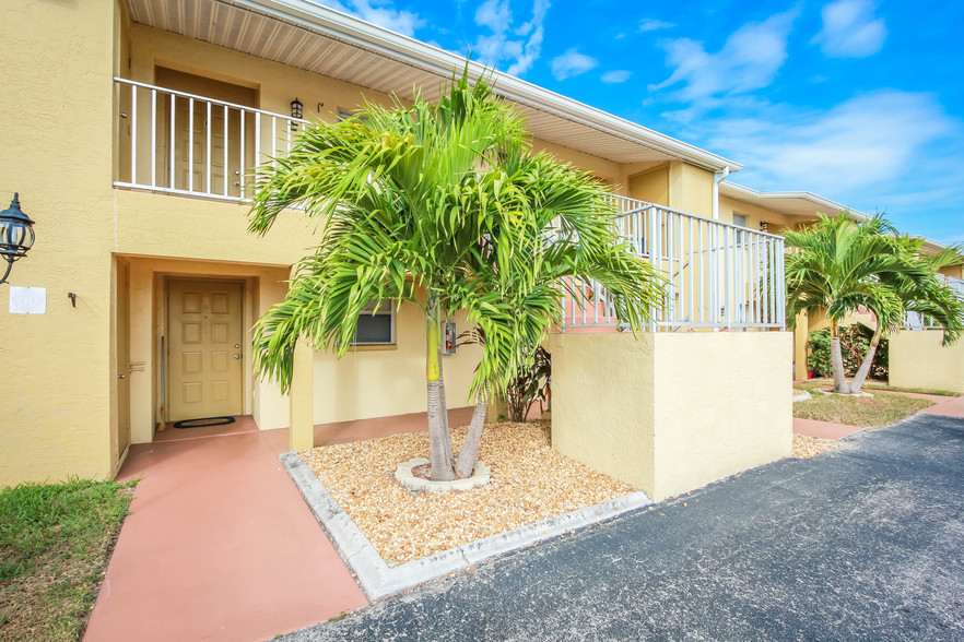 More Photos Of 706 SE 13th Ct, Cape Coral Apartments For Sale
