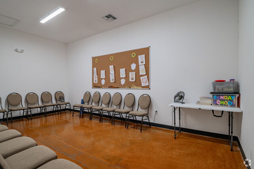 More Photos Of 4801-4809 Lakebend West Dr, San Antonio Freestanding For Sale