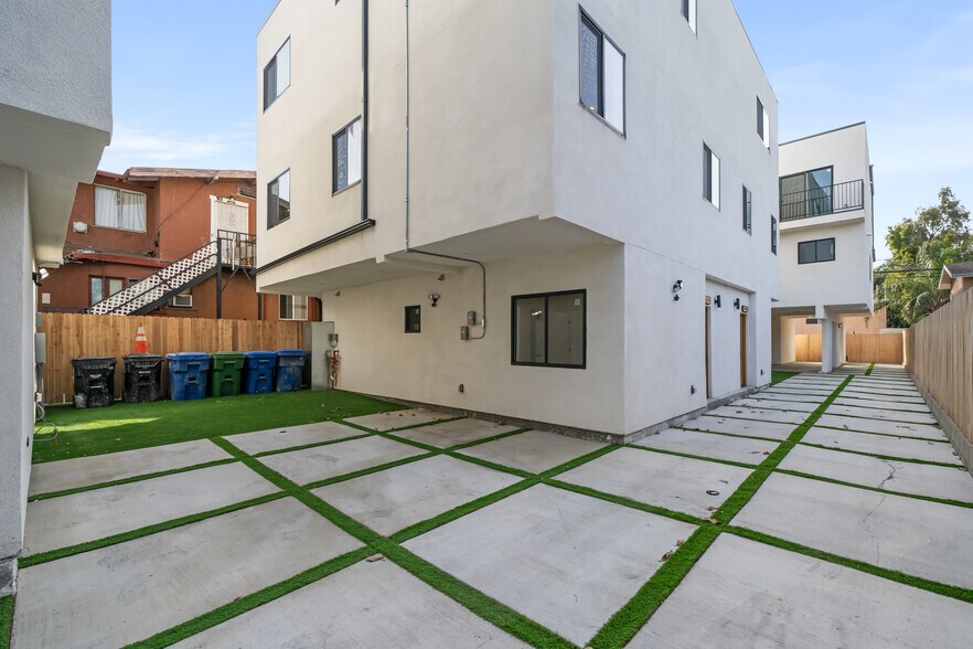More Photos Of 913 N Hobart Blvd, Los Angeles Apartments For Sale