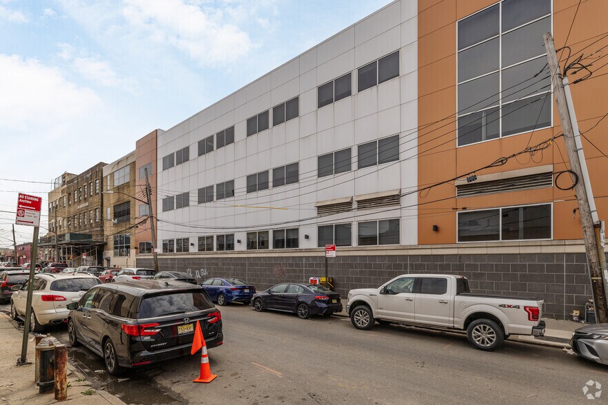 More Photos Of 6201 15th Ave, Brooklyn Office For Lease