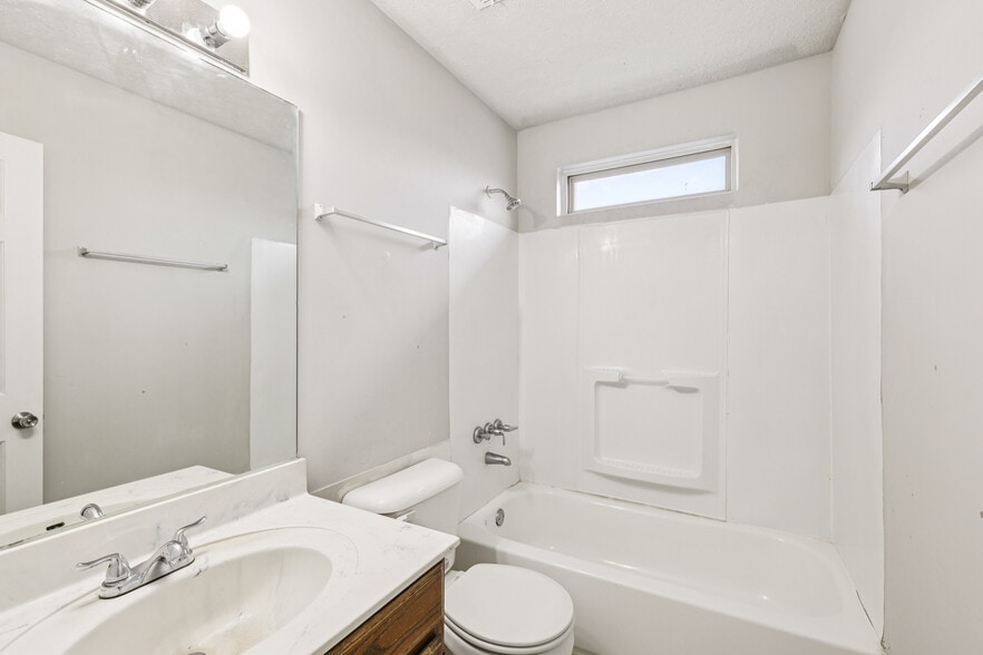 More Photos Of 1200 WH Davis Dr, Nashville Apartments For Sale