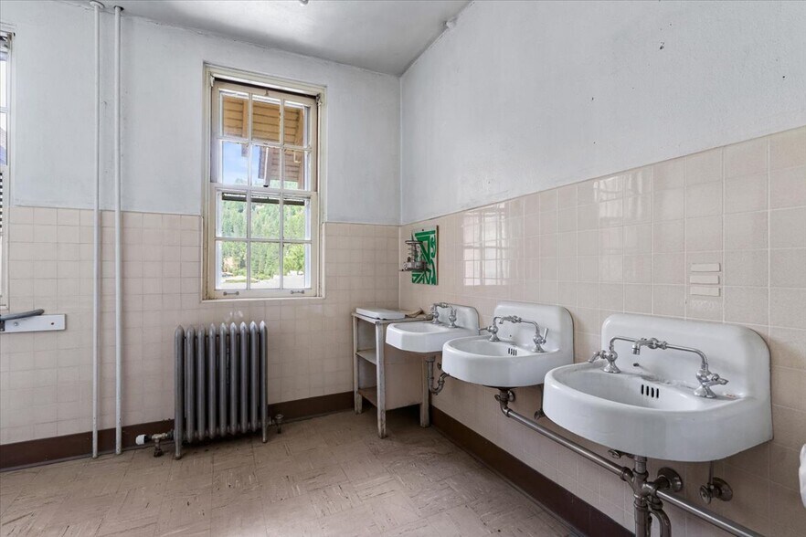 More Photos Of 99 Sather Field Rd, Silverton Lodge Meeting Hall For Sale