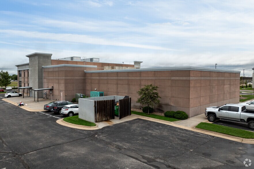 More Photos Of 4013 N Ridge Rd, Wichita Medical For Lease