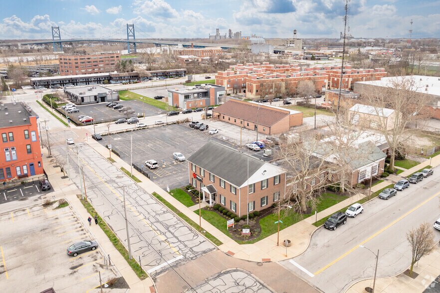 More Photos Of 111-113 S Superior St, Toledo Office For Sale