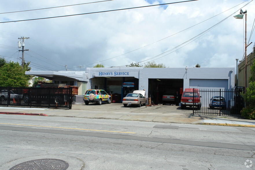 Primary Photo Of 1321 Gilman St, Albany Auto Repair For Sale