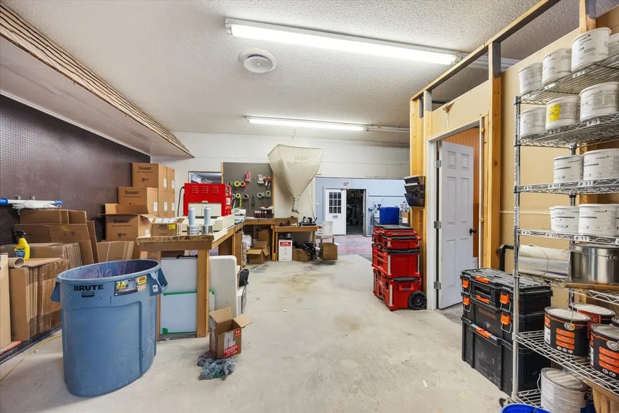 More Photos Of 1409 NE Barnard St, Glen Rose Storefront Retail Office For Sale