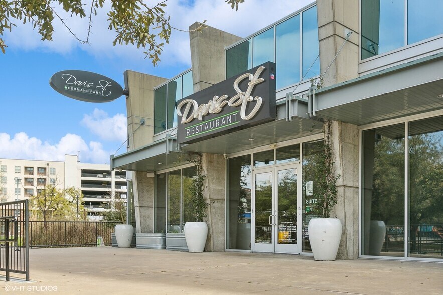 More Photos Of 5927 Almeda Rd, Houston Apartments For Lease