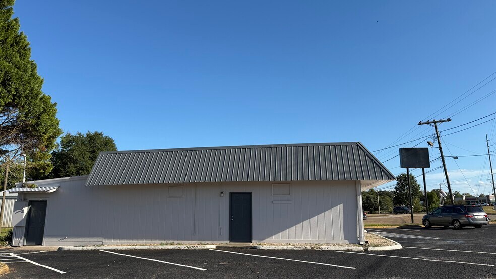 More Photos Of 1400 Brundidge St, Troy General Retail For Sale