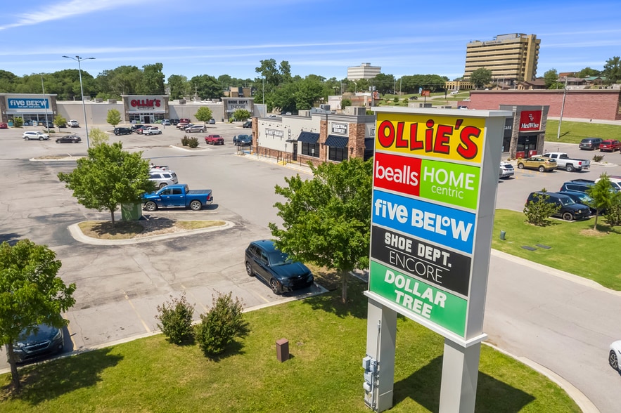 More Photos Of 501 SE Washington Blvd, Bartlesville Storefront For Sale