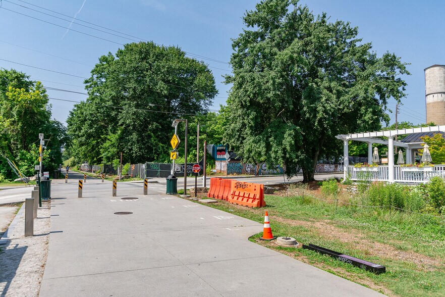 More Photos Of 660 Irwin St NE, Atlanta General Retail For Lease