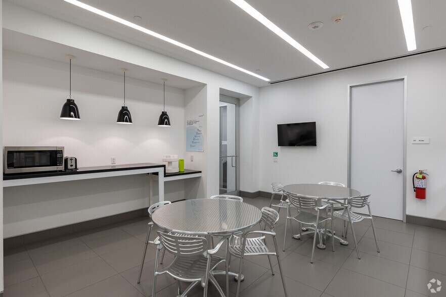 More Photos Of 2750 Technology Forest Blvd, The Woodlands Unknown For Lease