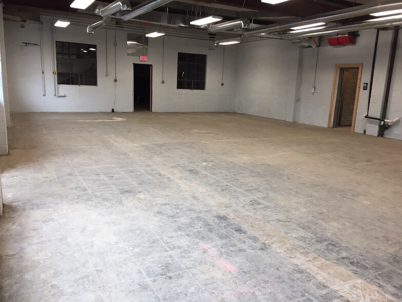More Photos Of 534-536 Valley Brook Rd, Venetia Storefront Retail Office For Lease