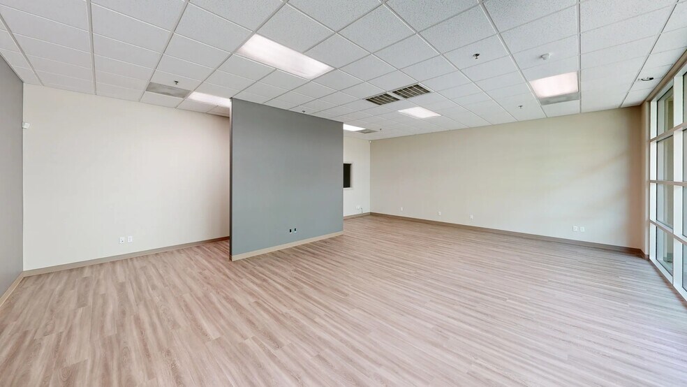 More Photos Of 5850 E Shields Ave, Fresno Warehouse For Lease