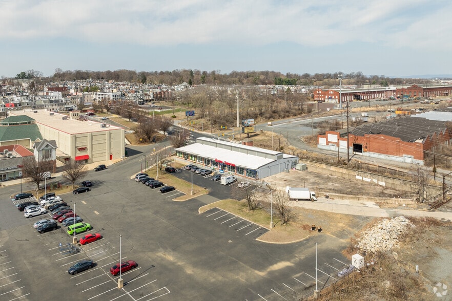 More Photos Of 650 Spring St, Reading Freestanding For Lease