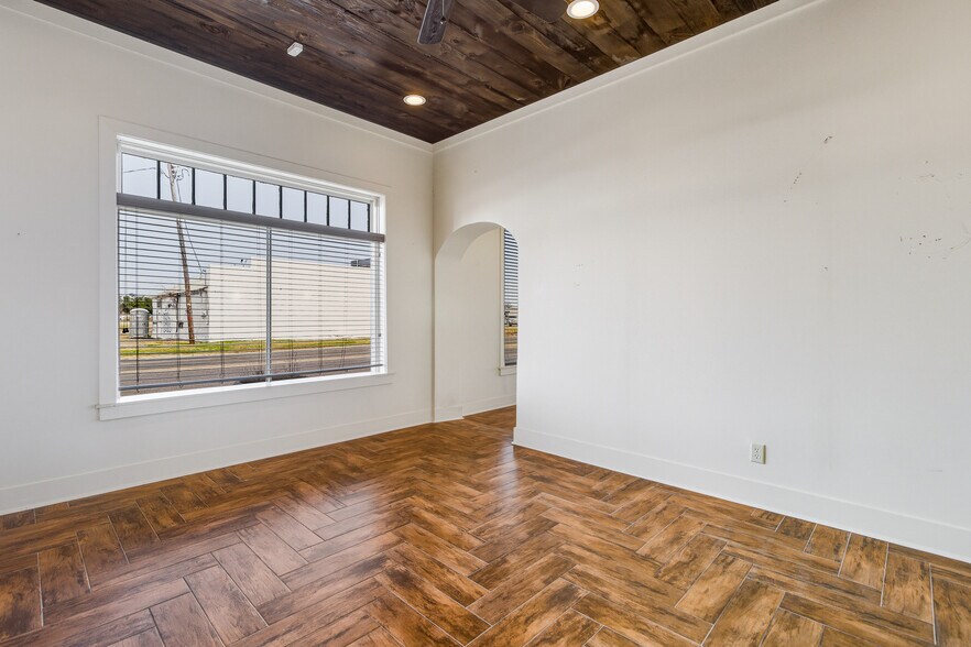 More Photos Of 1000 Louisville Ave, Monroe Office For Sale