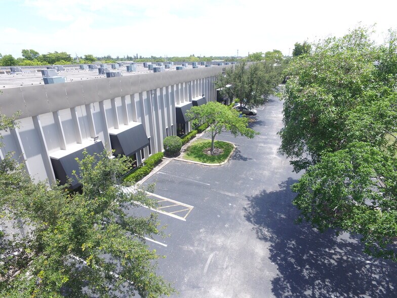 More Photos Of 1700 NW 66th Ave, Plantation Office For Lease