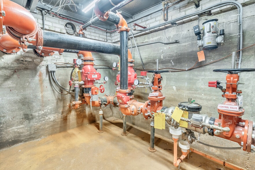 More Photos Of 150 Avenue L, Newark Warehouse For Sale