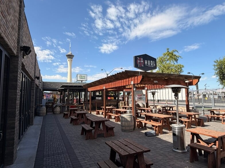 Primary Photo Of 1327 S Main St, Las Vegas Restaurant For Lease