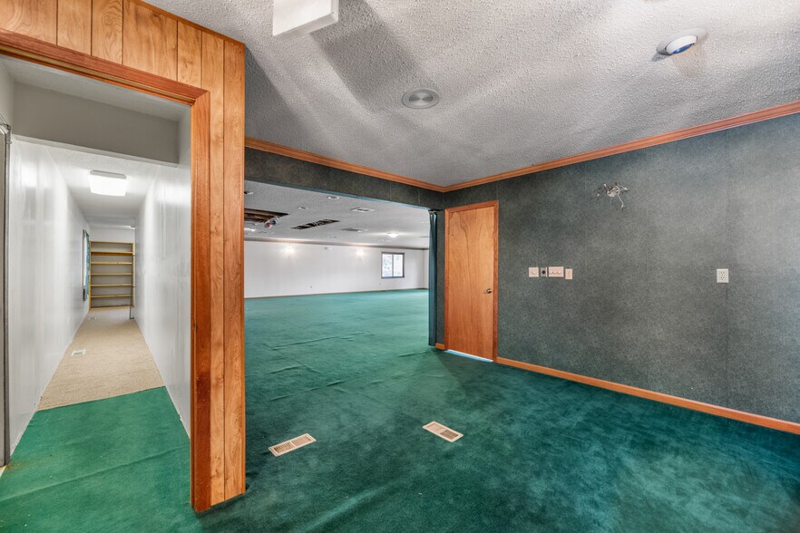 More Photos Of 106 Shadybrook Dr, Cheney Office For Sale