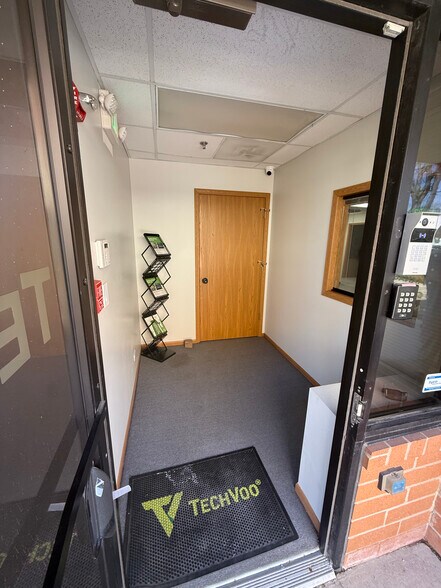 More Photos Of 141-161 Covington Dr, Bloomingdale Light Manufacturing For Lease