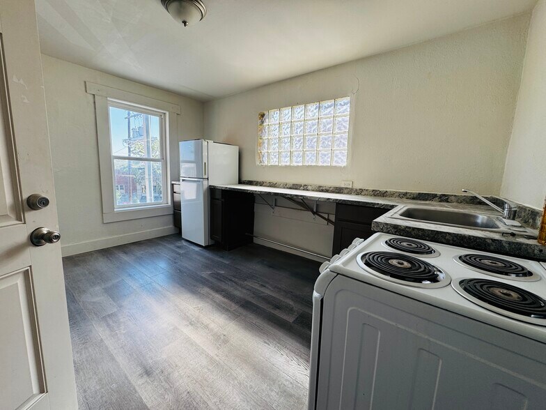 More Photos Of 118 N Main St, Livingston Storefront Retail Residential For Sale